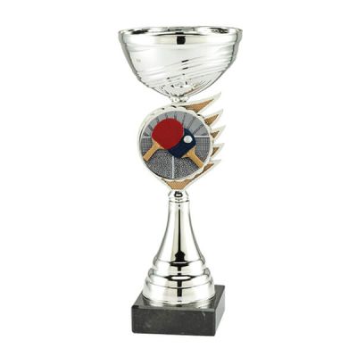 Kari Pokal mit Emblem und farbigem Tischtennismotiv − ­in Silber ab 26 cm