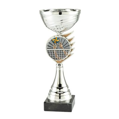 Kari Pokal mit Emblem und Volleyballmotiv − ­in Silber ab 26 cm